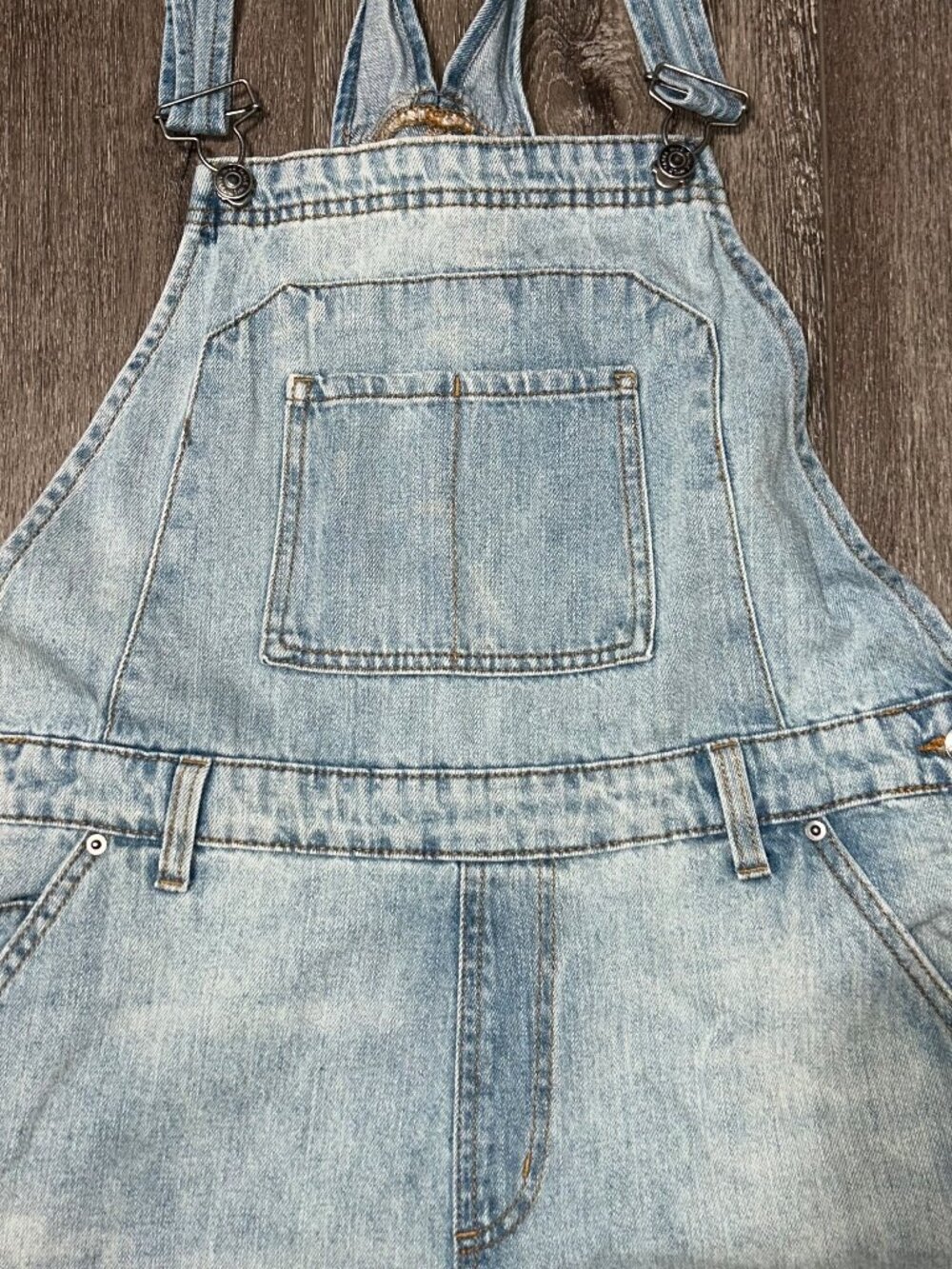 Wild Fable Shortalls L Denim Short Overalls Light Wash Distressed Raw Hem Farmer - Picture 3 of 6
